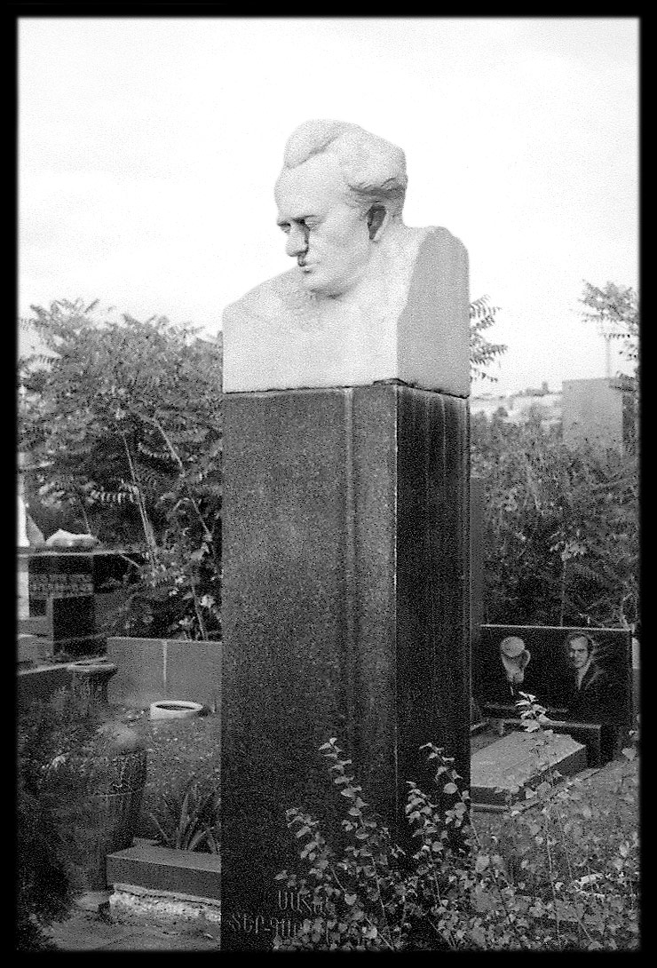 Gravestone, Yerevan, 1999 Gravestone, Yerevan, 1999