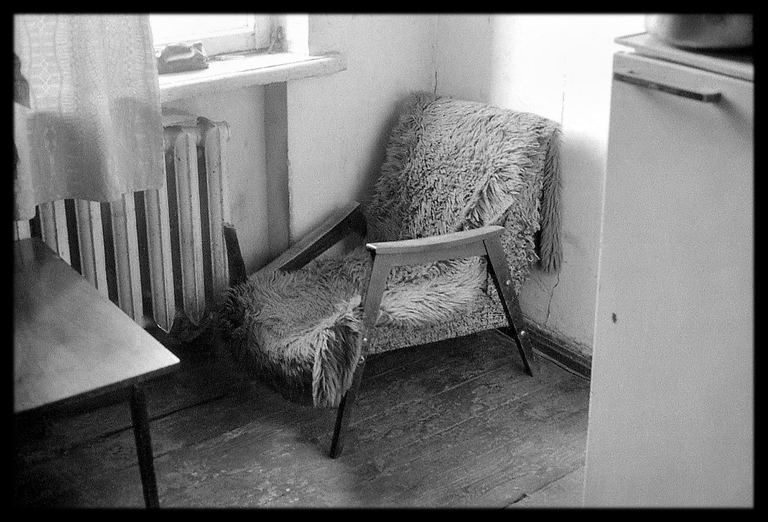 Broken chair, Yerevan, 1999 Broken chair, Yerevan, 1999